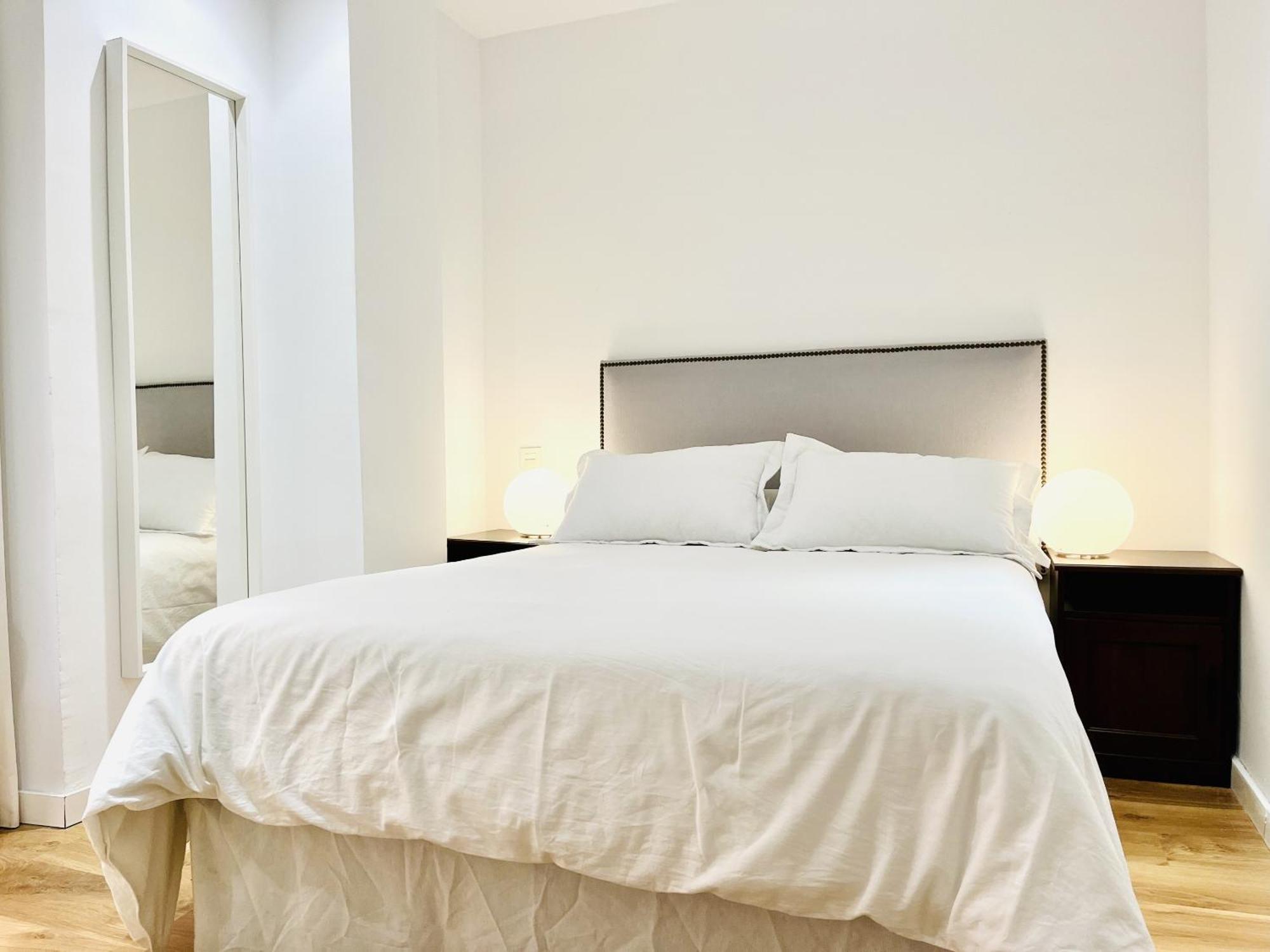 Dplace To Be - Exclusive Apartments In Historic Center Madrid Szoba fotó